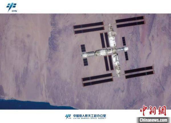 中国空间站首组高清“全身照”诞生记：太空摄影有何不同？ (图2)