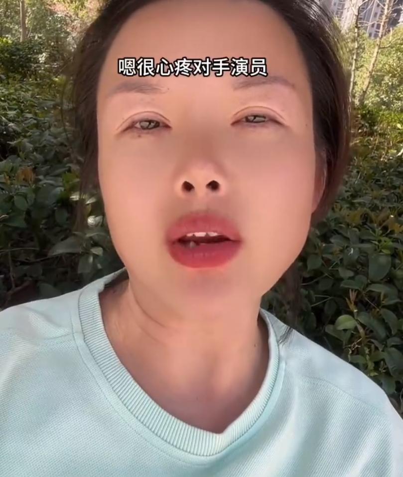 赵丽颖得知对手是假鼻子,选择打下巴!当事演员:她很心疼对手演员(pic2) 赵丽颖得知对手是假鼻子,选择打下巴!当事演员:她很心疼对手演员(pic2)