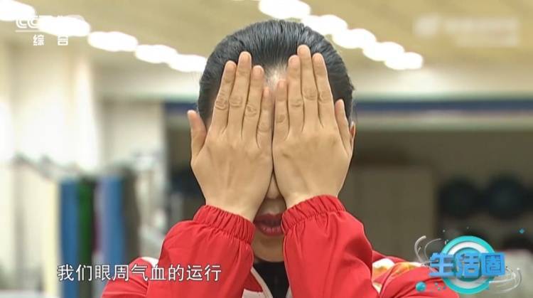假期熬夜玩手机，眼睛“超长待机”？这份护眼攻略你一定需要！ (pic1)