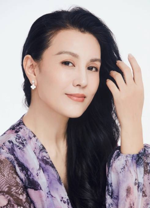 51岁女演员朱晏大方承认整容：做了眼皮修复，希望可以回到年轻美貌的状态 (pic1)