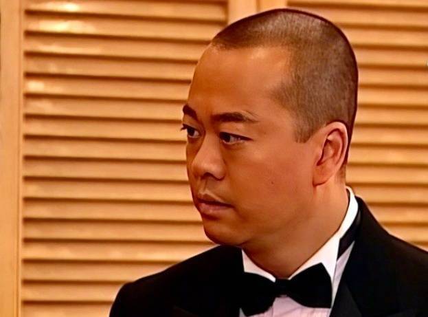 TVB知名演员欧阳震华自曝:脸上曾遭“蛇缠腰”,差点失明! (pic1) TVB知名演员欧阳震华自曝:脸上曾遭“蛇缠腰”,差点失明! (pic1)