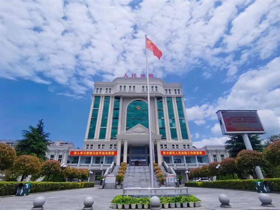 男乘客不满女司机搭话，一巴掌打下去，赔了2万元 (pic1)