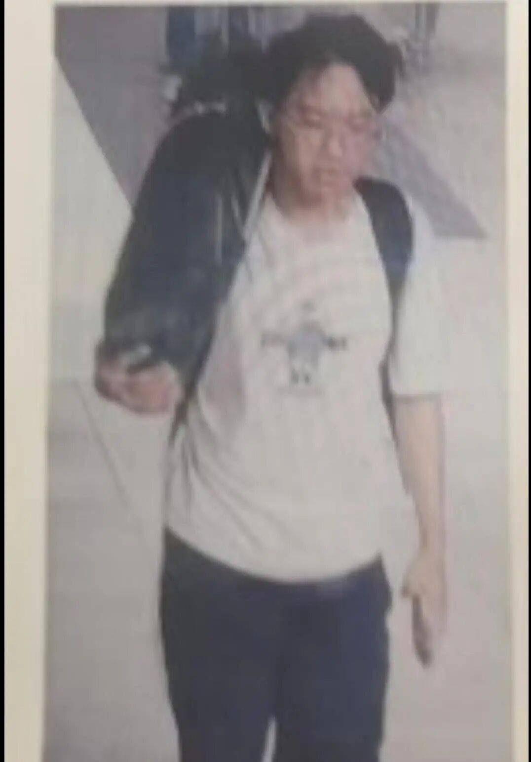 20岁大学生在龙斗峰失联20余天:父亲守在山下,不肯离去 (pic3) 20岁大学生在龙斗峰失联20余天:父亲守在山下,不肯离去 (pic3)
