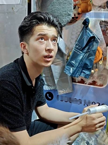 两眼一睁就是做小羊 每天睡三四小时 新疆“富贵小羊”摊主累出两层眼袋 (pic4)