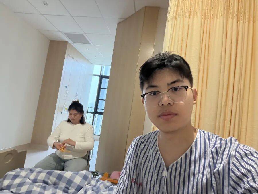 大山里走出来的24岁博士研究生,胃癌晚期,化疗25次,本人回应 (pic14) 大山里走出来的24岁博士研究生,胃癌晚期,化疗25次,本人回应 (pic14)