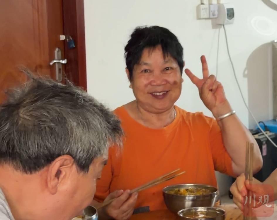 免费吃饭还发钱？四川这个村的食堂，老人抢着来“上班” (pic4)