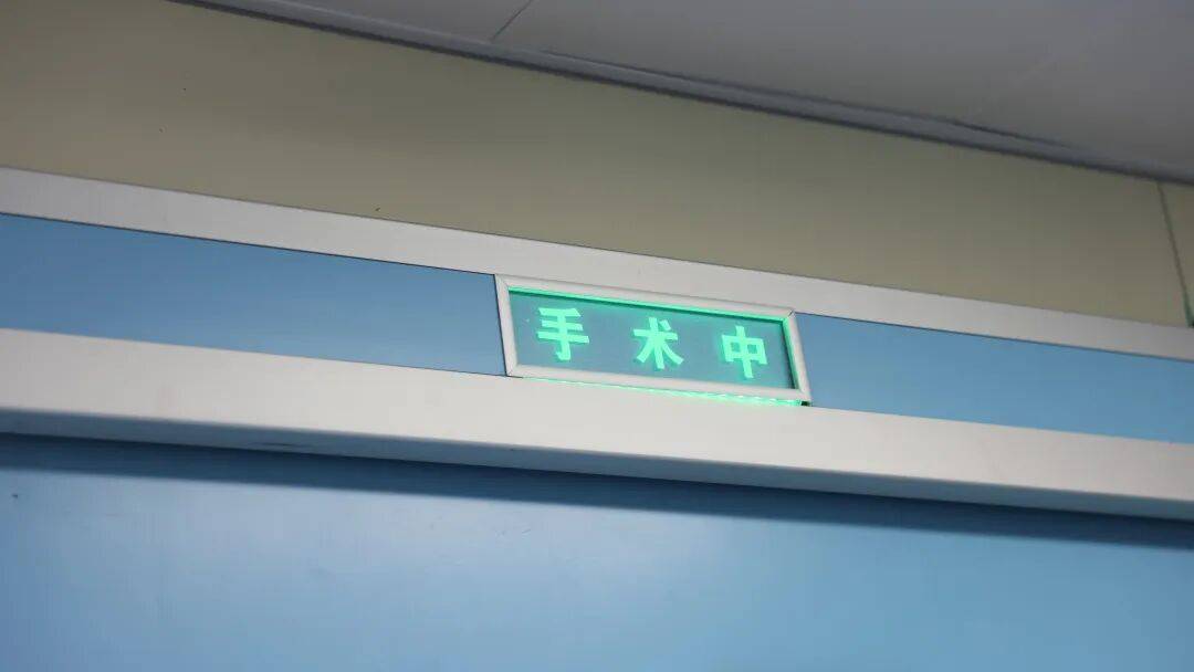 哥哥颅骨碎裂,弟弟头皮大面积撕脱,爸爸胃肠破裂…近20名医生出手奋战通宵 (pic4) 哥哥颅骨碎裂,弟弟头皮大面积撕脱,爸爸胃肠破裂…近20名医生出手奋战通宵 (pic4)